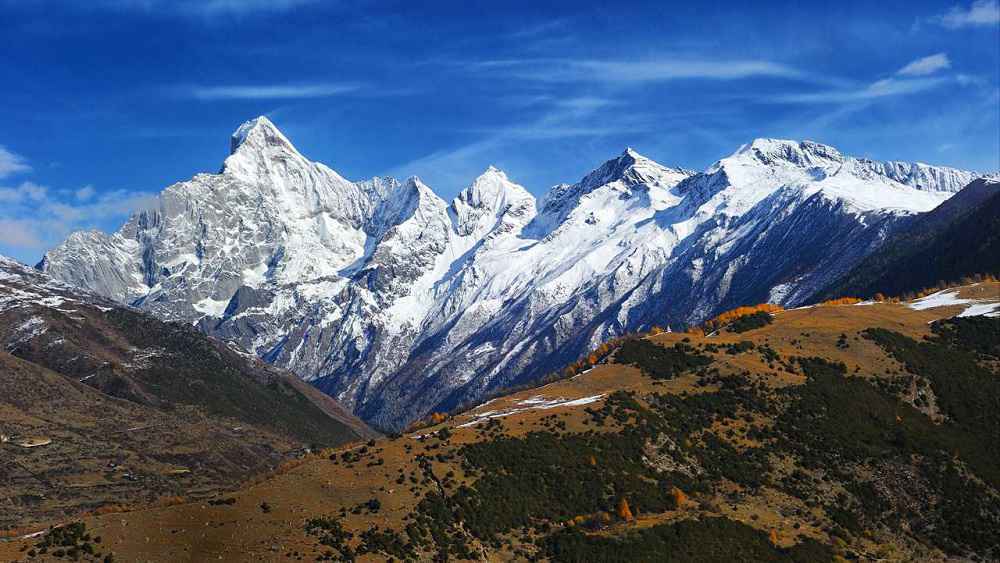 格聂神山在哪里?格聂神山旅游景色如何?