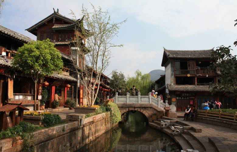 8月去哪里旅游最好_八月份适合去哪旅游_丽江古城
