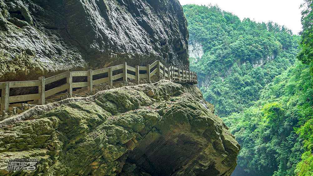 重庆武隆天坑值得一去吗?天生三桥、龙水峡地缝景色如何?