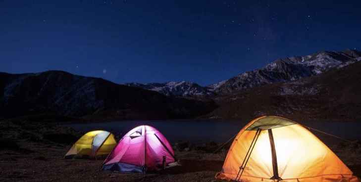  站在4500多米的冷噶措，眺望7556米的贡嘎雪山