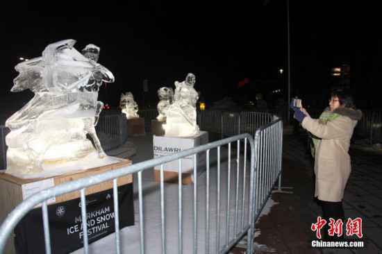 加拿大万锦市展出哈尔滨冰雕作品