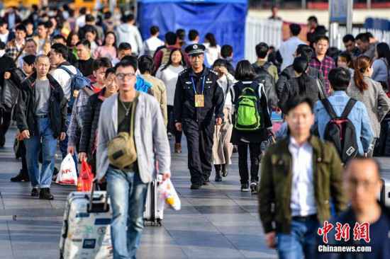 31载春运 老铁警退休前站好最后一班岗