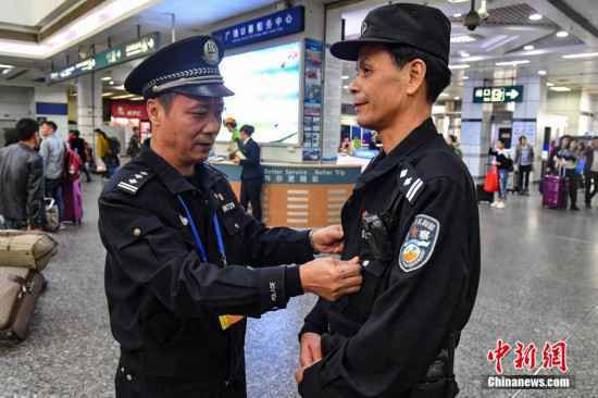 31载春运 老铁警退休前站好最后一班岗