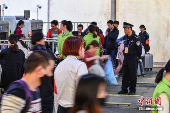 31载春运 老铁警退休前站好最后一班岗