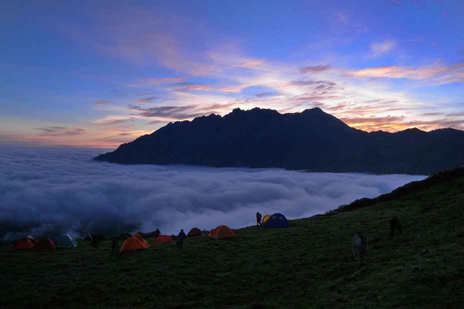  成都周边小众户外露营地九顶山，来看看九顶山有多美