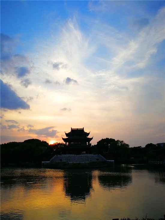  看样子旅游业已经恢复了