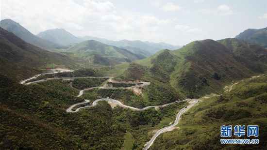 （美丽中国）（1）分水岭上“山路十八弯”