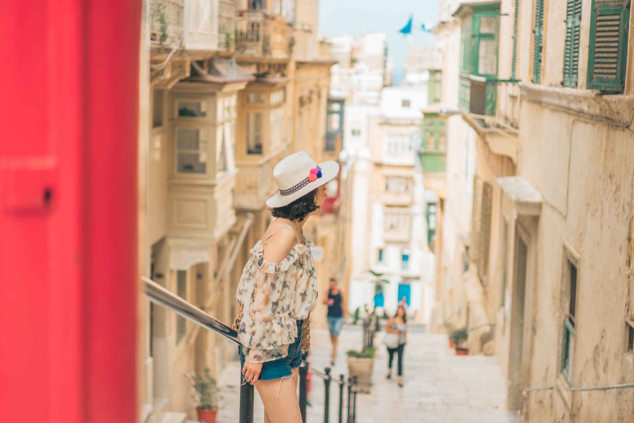 夏天的地中海，阳光明媚，用尽它所有的蓝色与