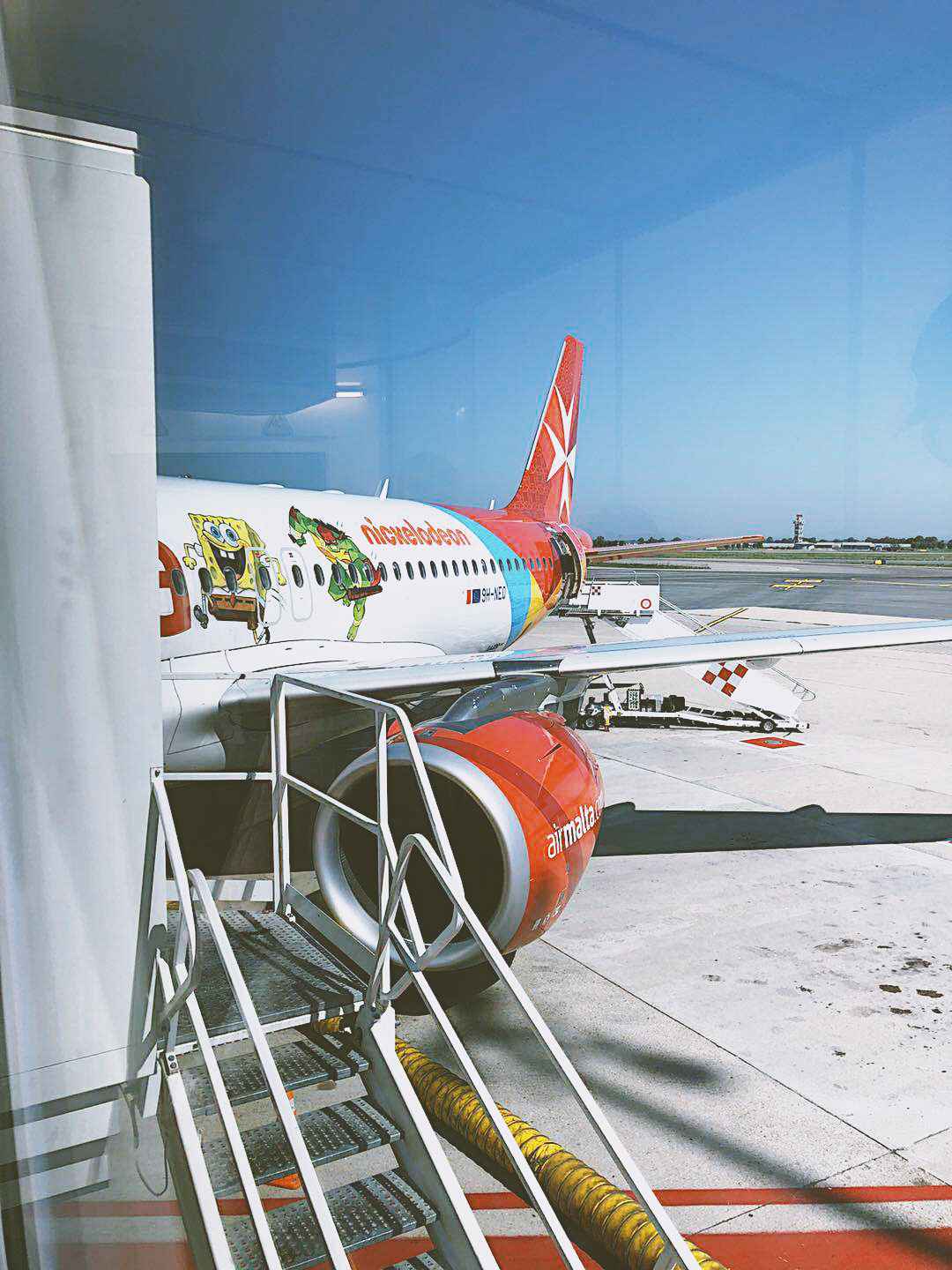 夏天的地中海，阳光明媚，用尽它所有的蓝色与