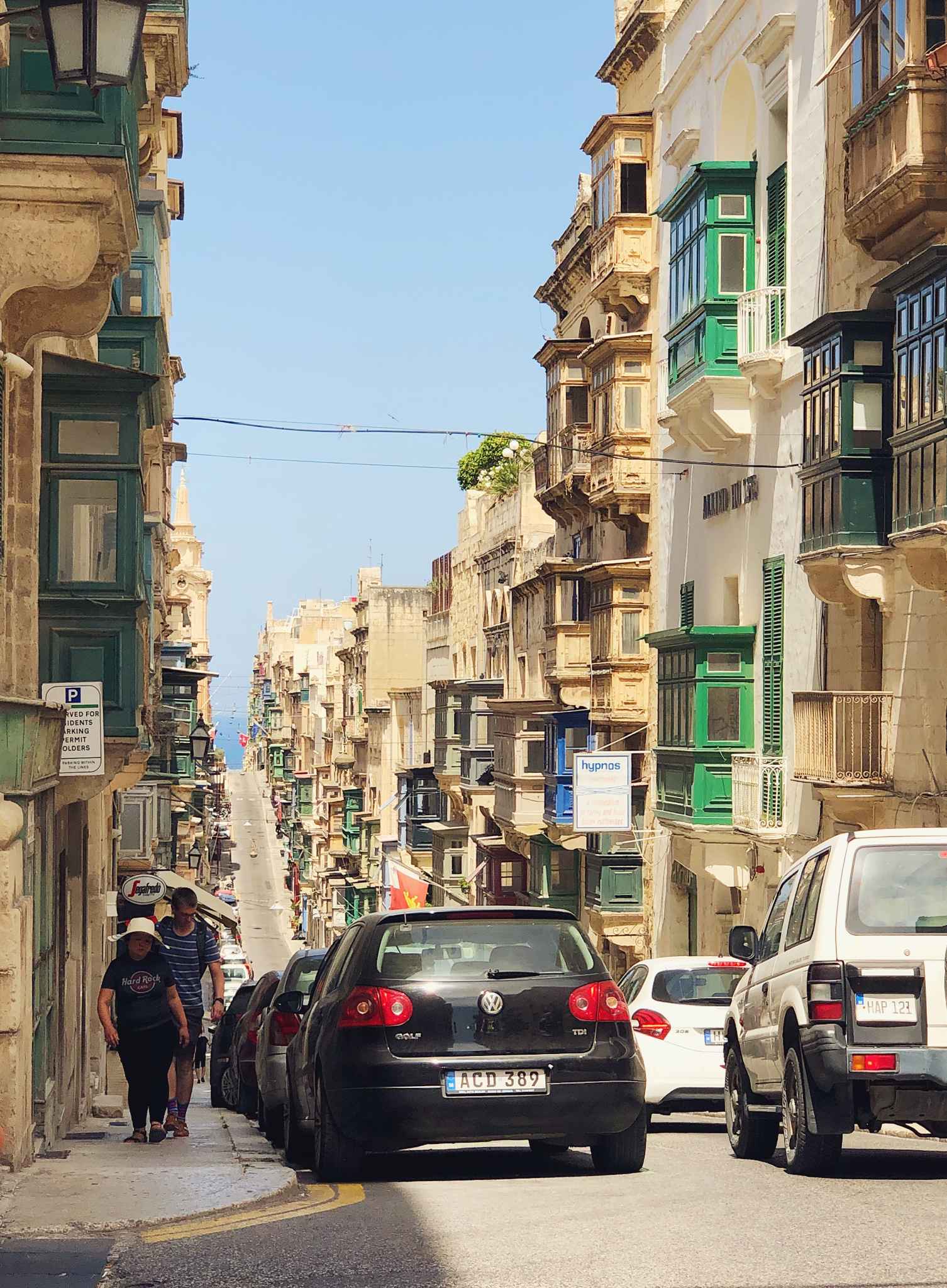 夏天的地中海,阳光明媚,用尽它所有的蓝色与