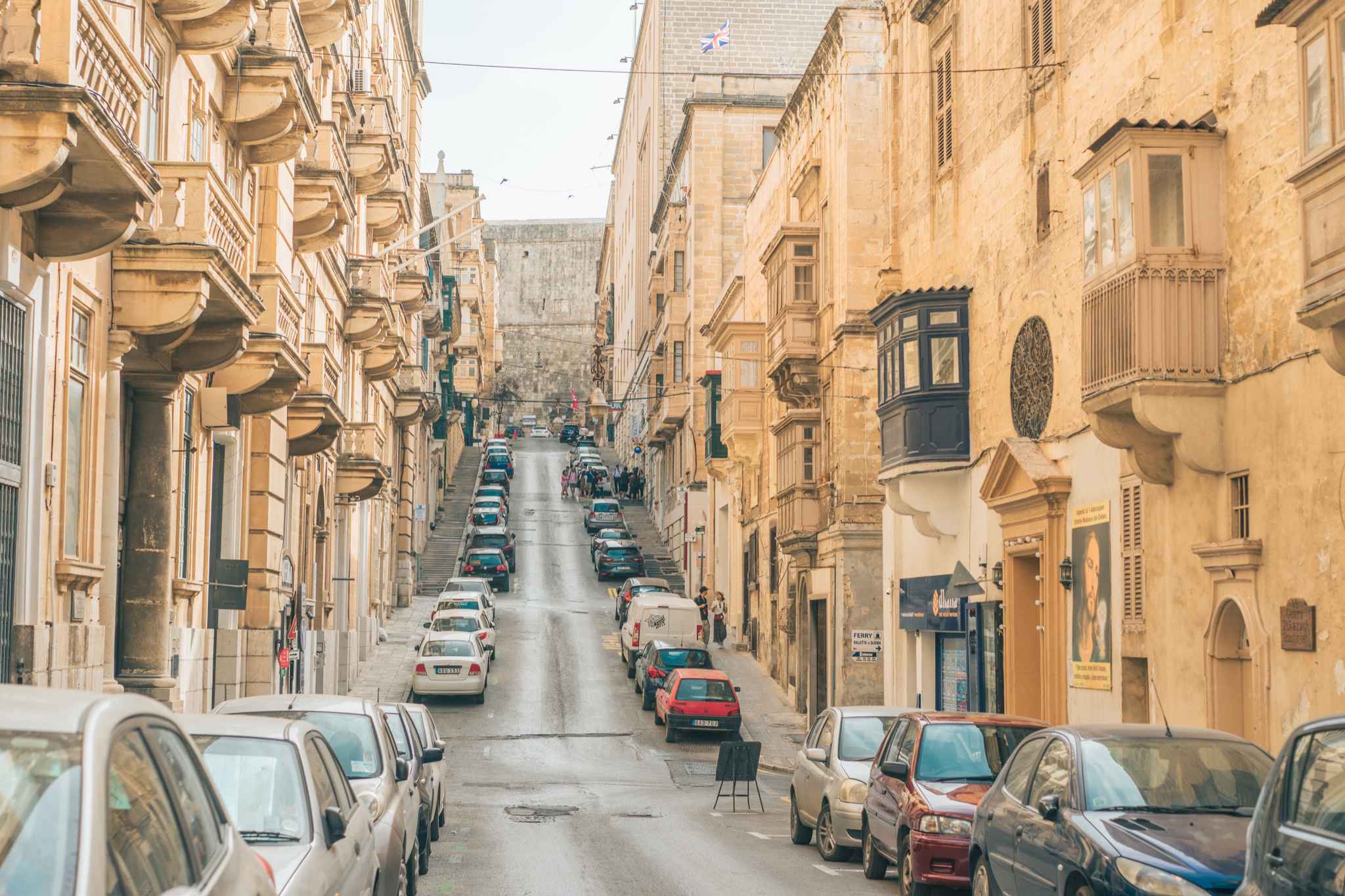 夏天的地中海，阳光明媚，用尽它所有的蓝色与