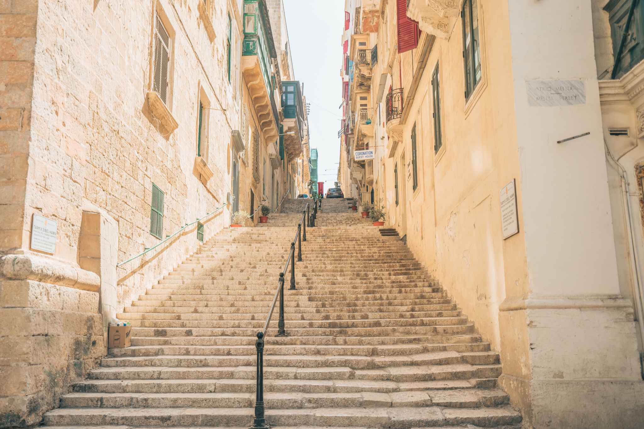 夏天的地中海,阳光明媚,用尽它所有的蓝色与