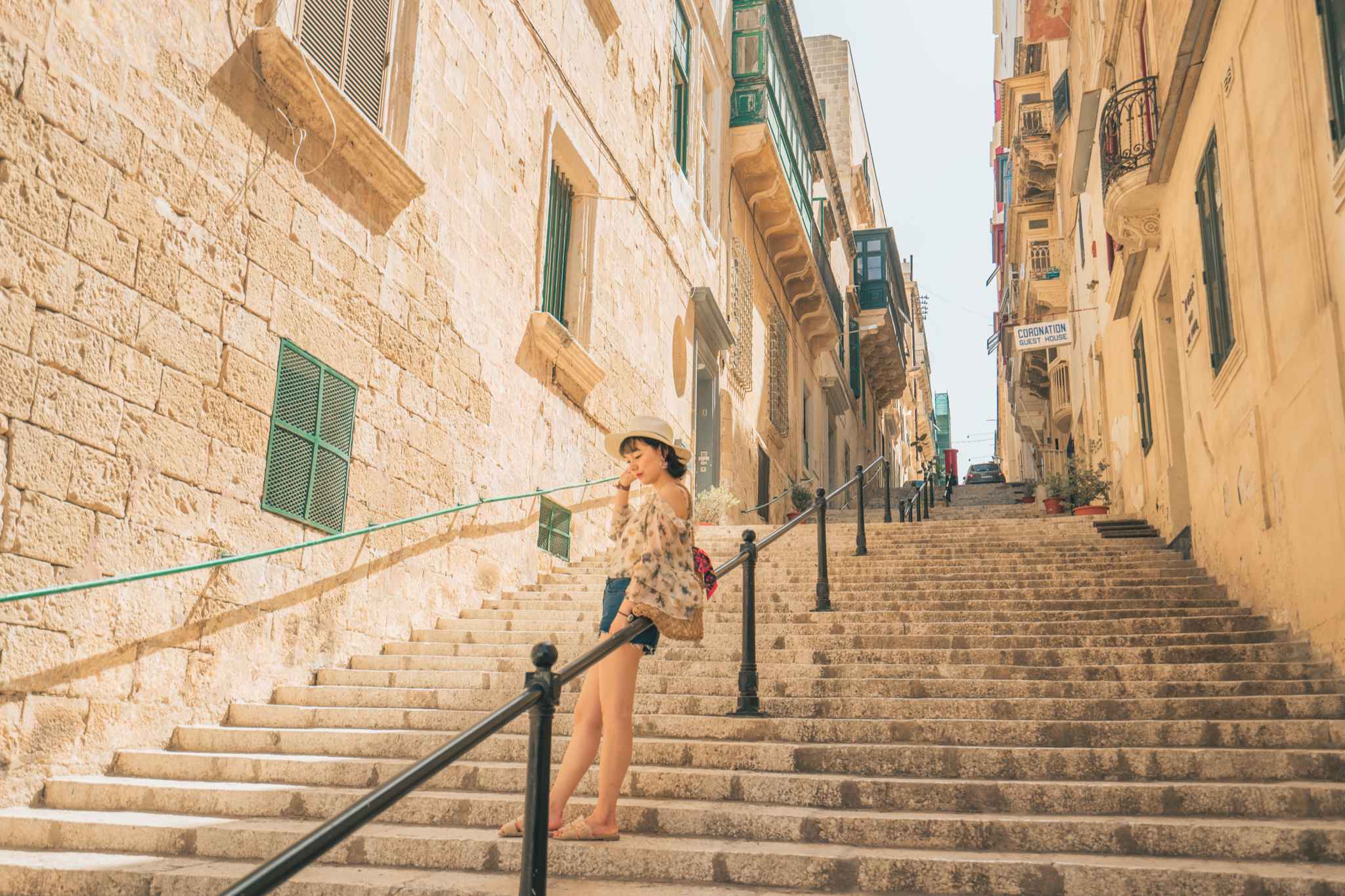 夏天的地中海,阳光明媚,用尽它所有的蓝色与