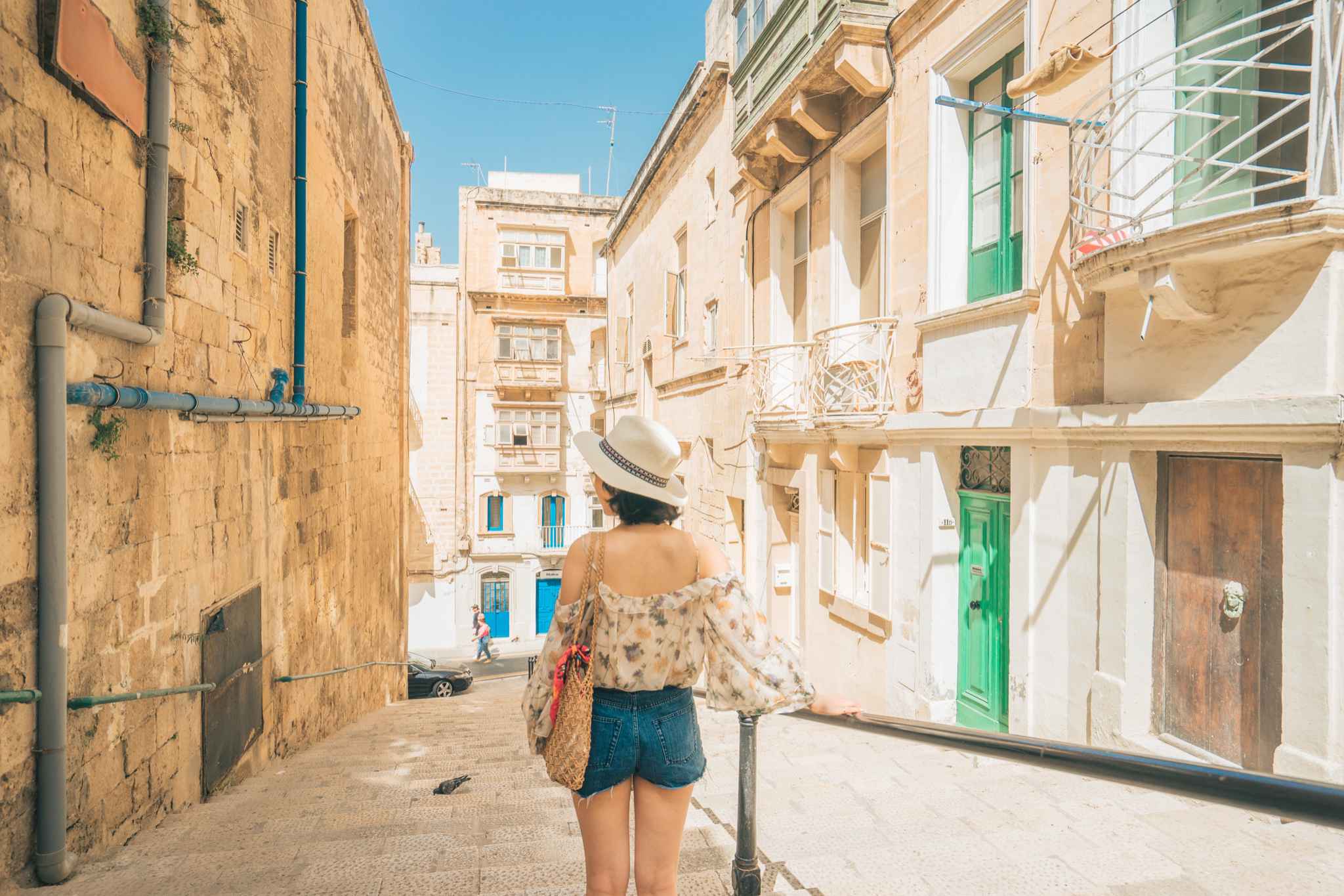 夏天的地中海,阳光明媚,用尽它所有的蓝色与