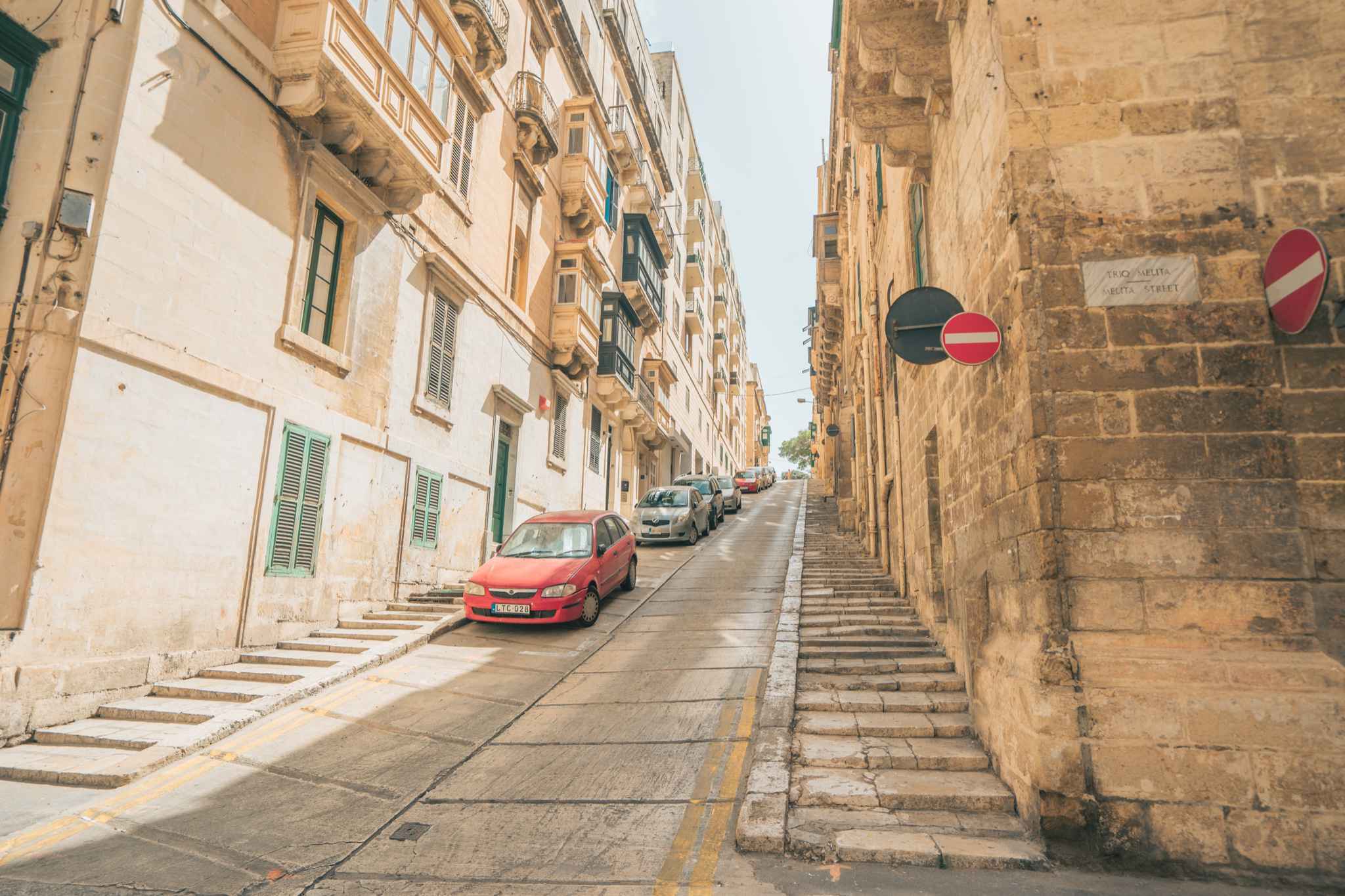 夏天的地中海,阳光明媚,用尽它所有的蓝色与