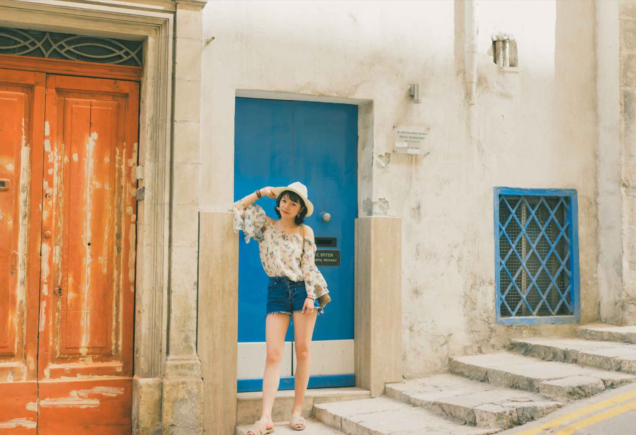 夏天的地中海,阳光明媚,用尽它所有的蓝色与