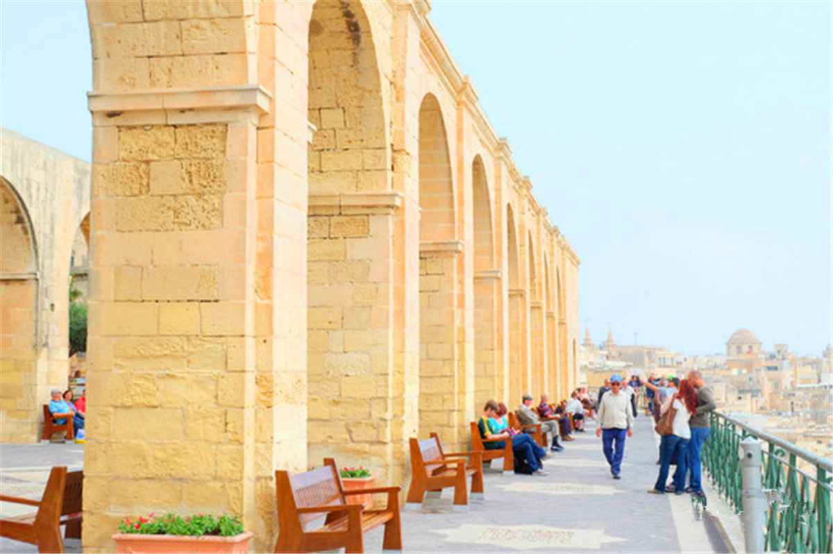 站在瓦莱塔的至高点,观马耳他城市风景,马耳他