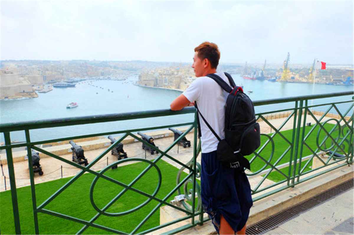 站在瓦莱塔的至高点,观马耳他城市风景,马耳他