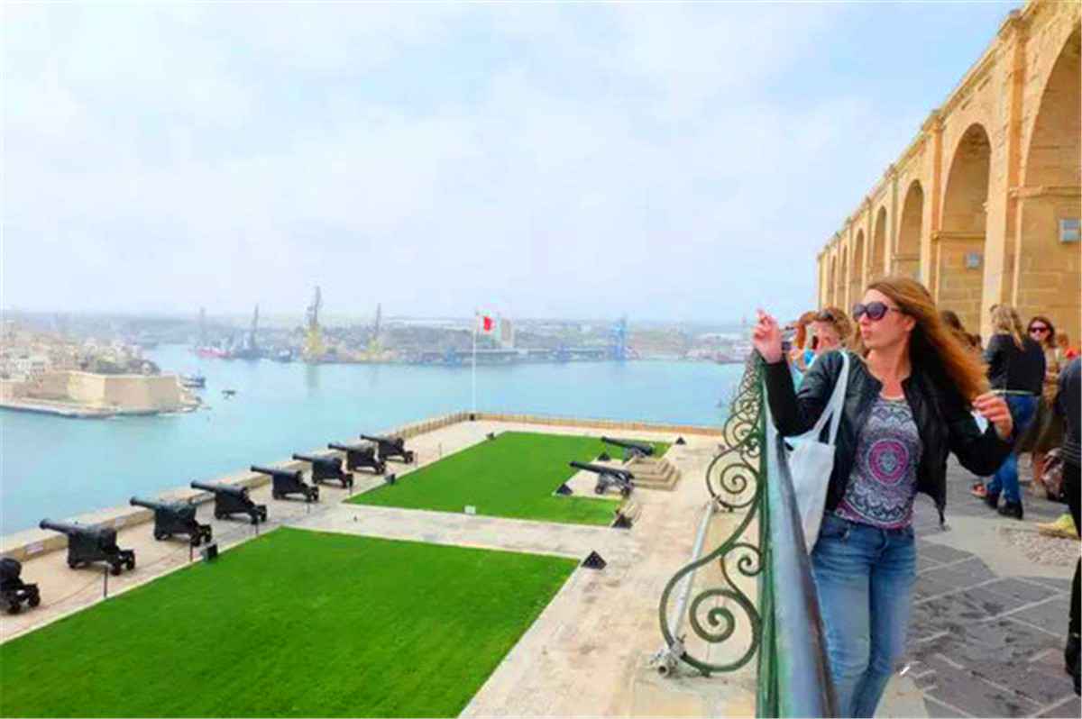 站在瓦莱塔的至高点,观马耳他城市风景,马耳他