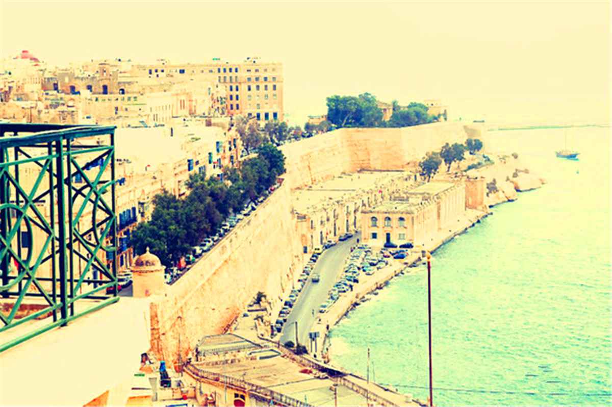 站在瓦莱塔的至高点,观马耳他城市风景,马耳他