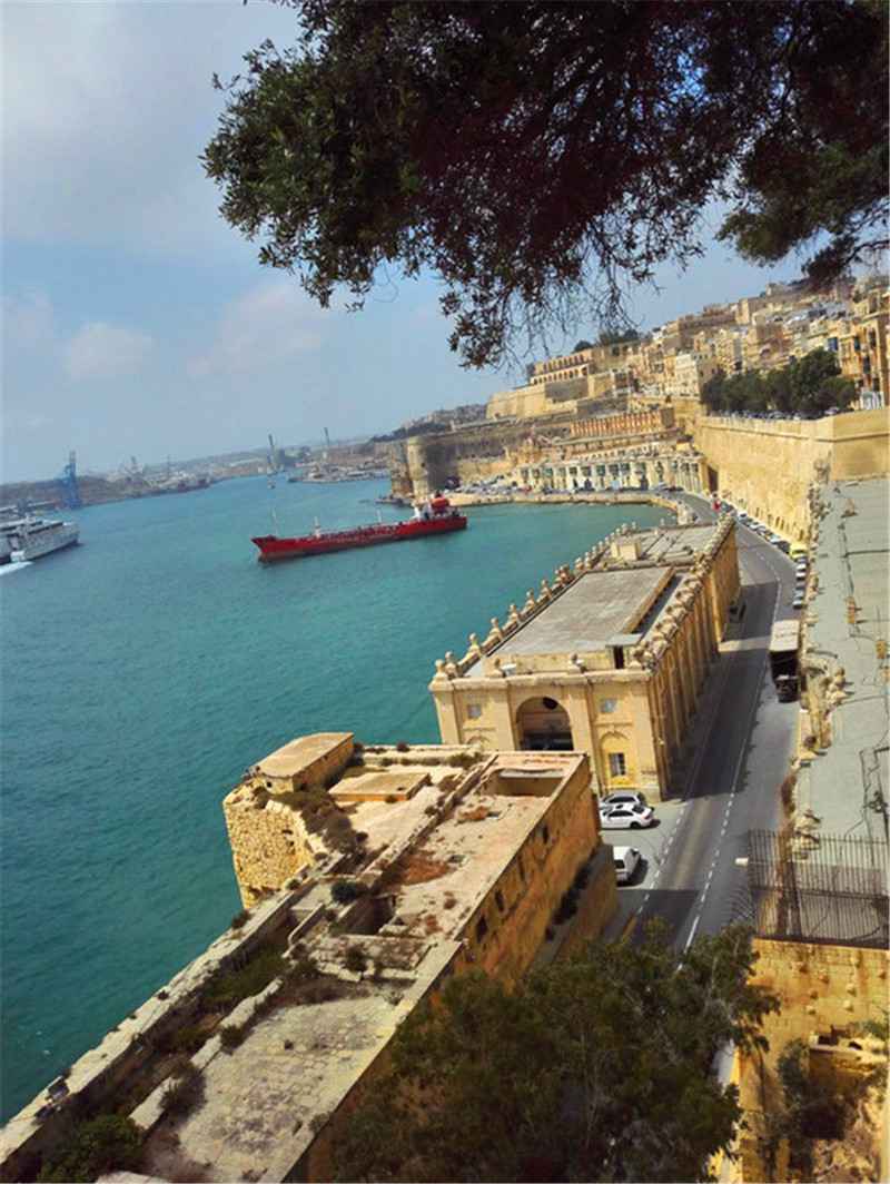 站在瓦莱塔的至高点,观马耳他城市风景,马耳他