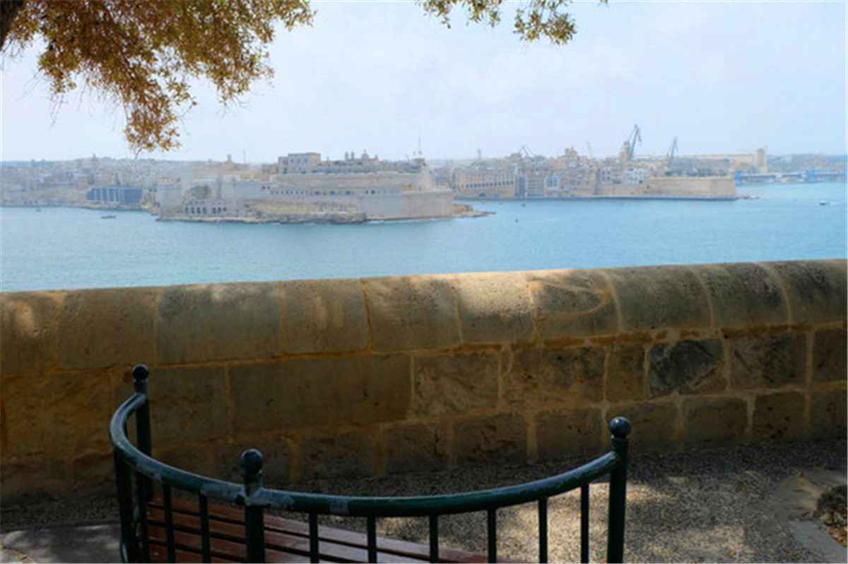 站在瓦莱塔的至高点，观马耳他城市风景,马耳他