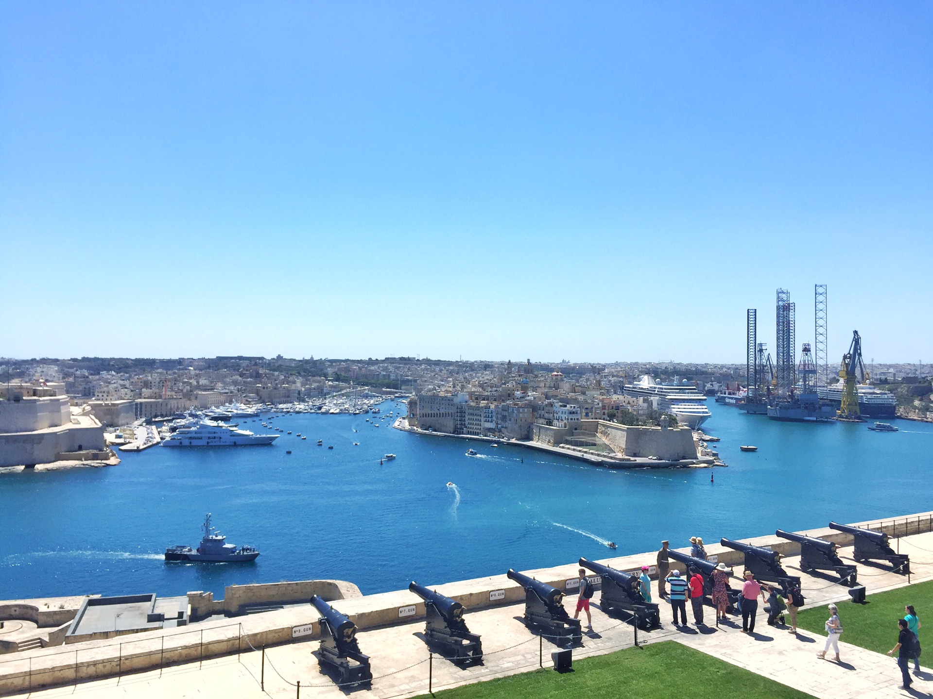 地中海小岛国马耳他:蓝与黄,海与城,一切在