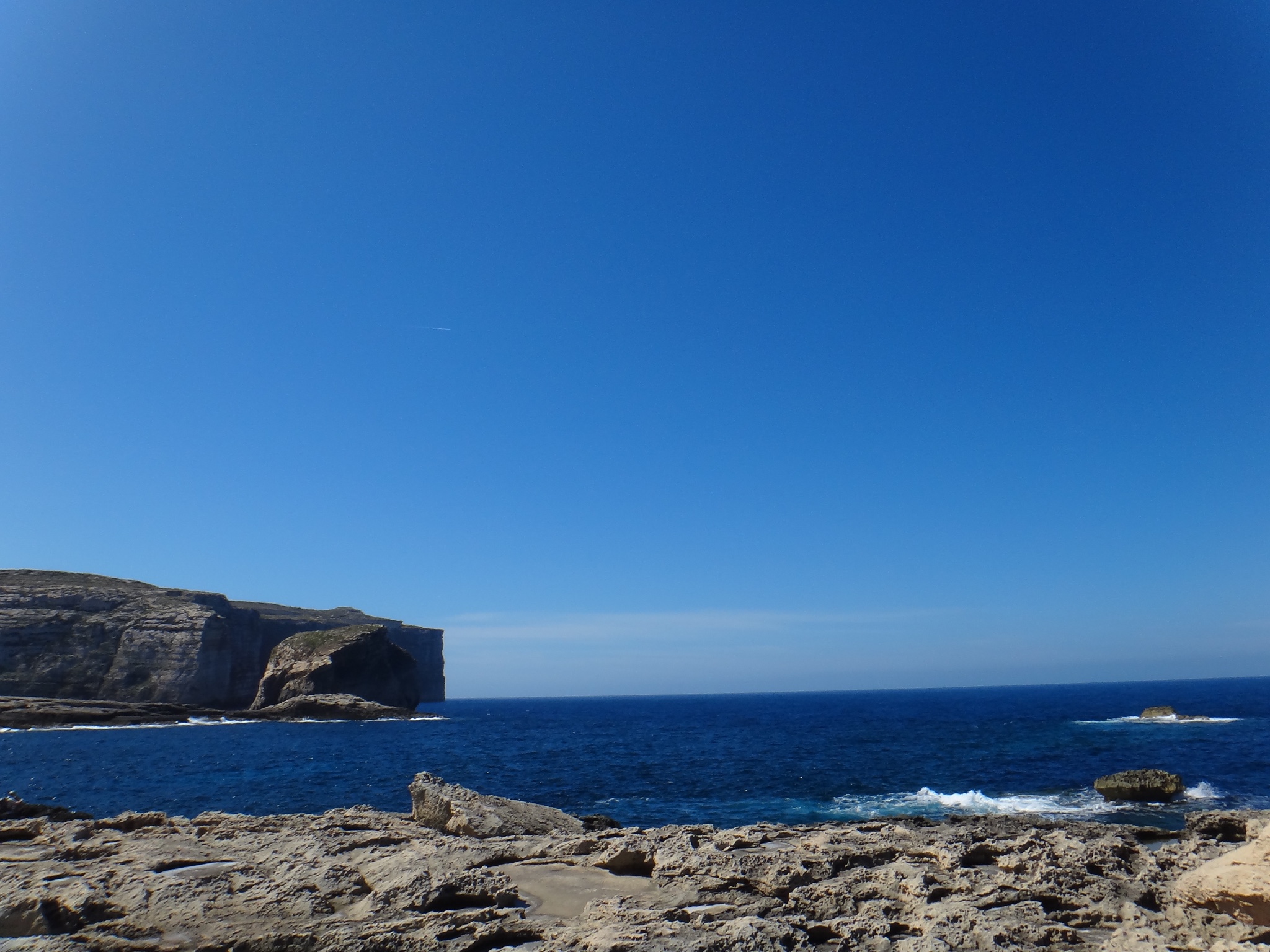 地中海小岛国马耳他:蓝与黄,海与城,一切在