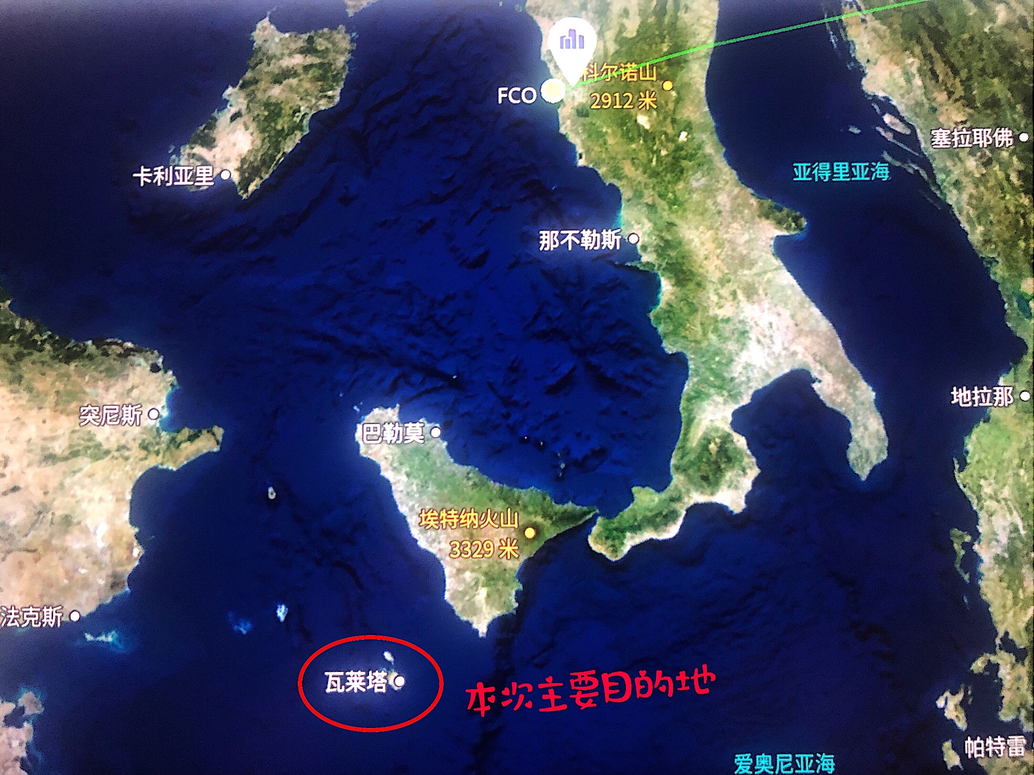 夏日的地中海,阳光灿烂,尽情地享受着蓝色和