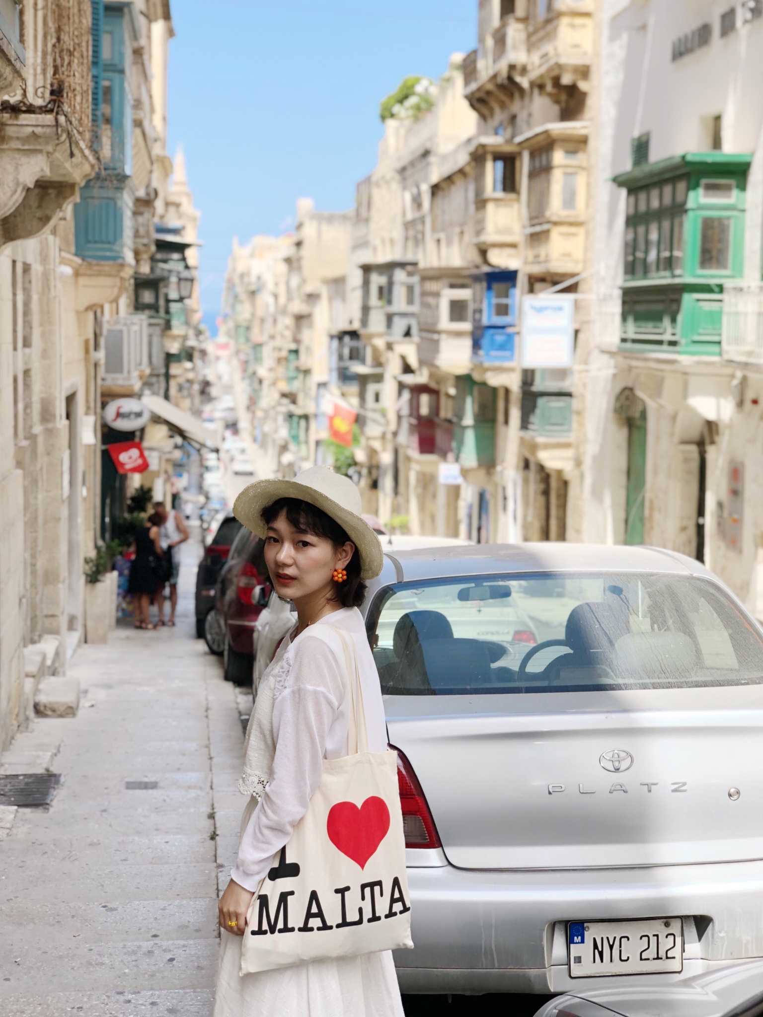 夏日的地中海,阳光灿烂,尽情地享受着蓝色和