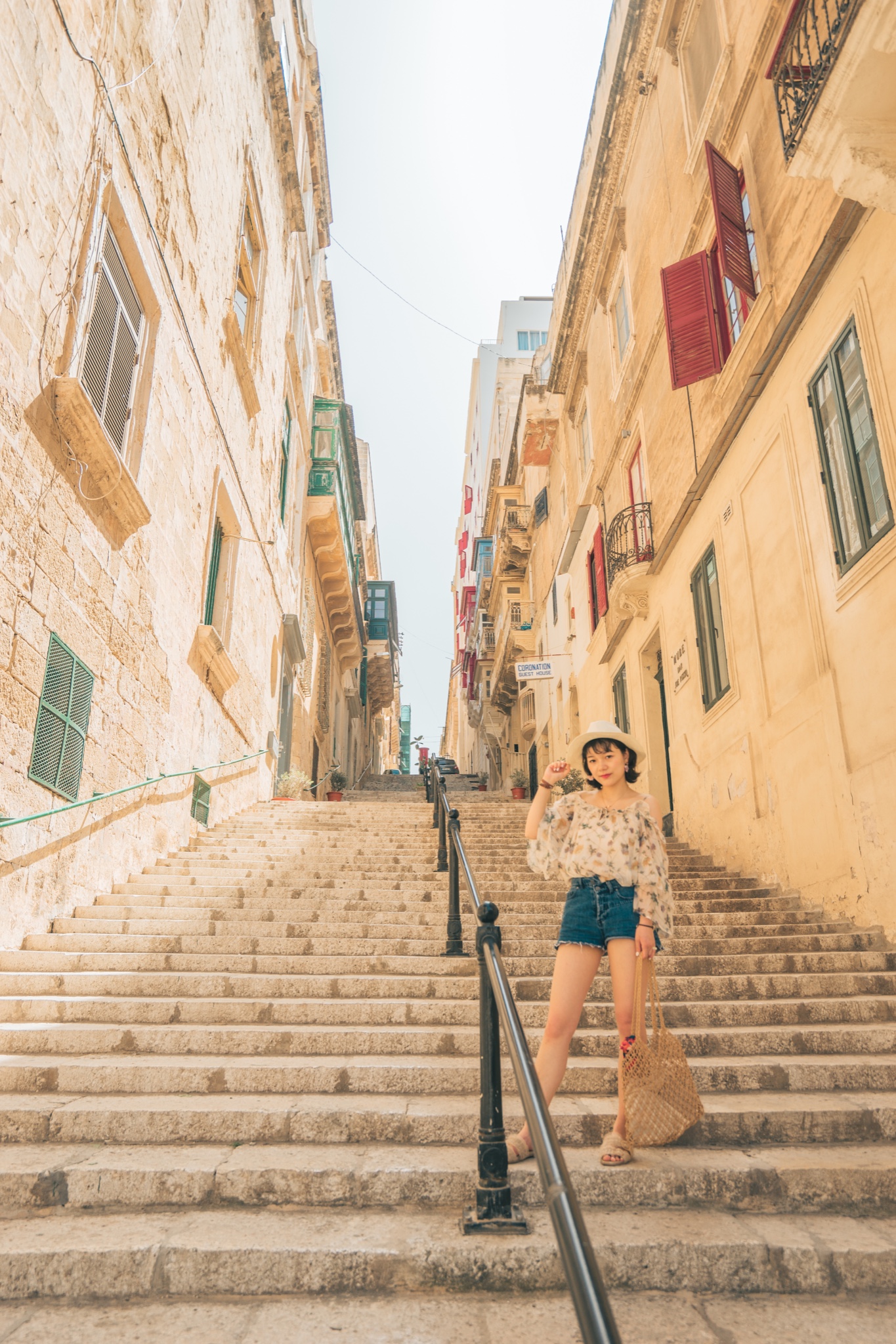 夏日的地中海,阳光灿烂,尽情地享受着蓝色和