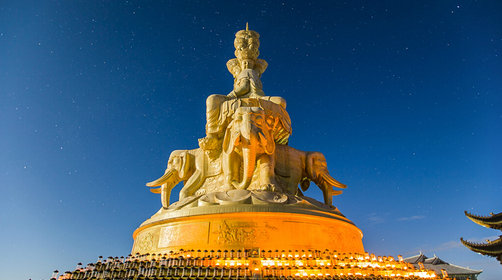  峨眉山门票降价，国庆旅游来乐山峨眉山感受佛教魅力